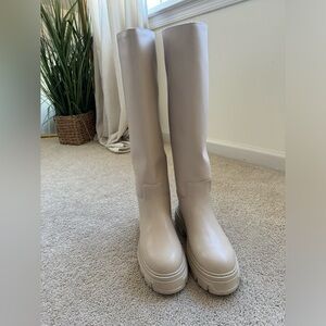 Women’s Cream calf boots size 8.5 
Never worn!!!!